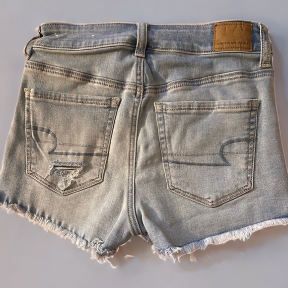 American Eagle Next Level Stretch Women’s Lt Wash Distressed Denim Shorts Size 2 - Picture 2 of 8